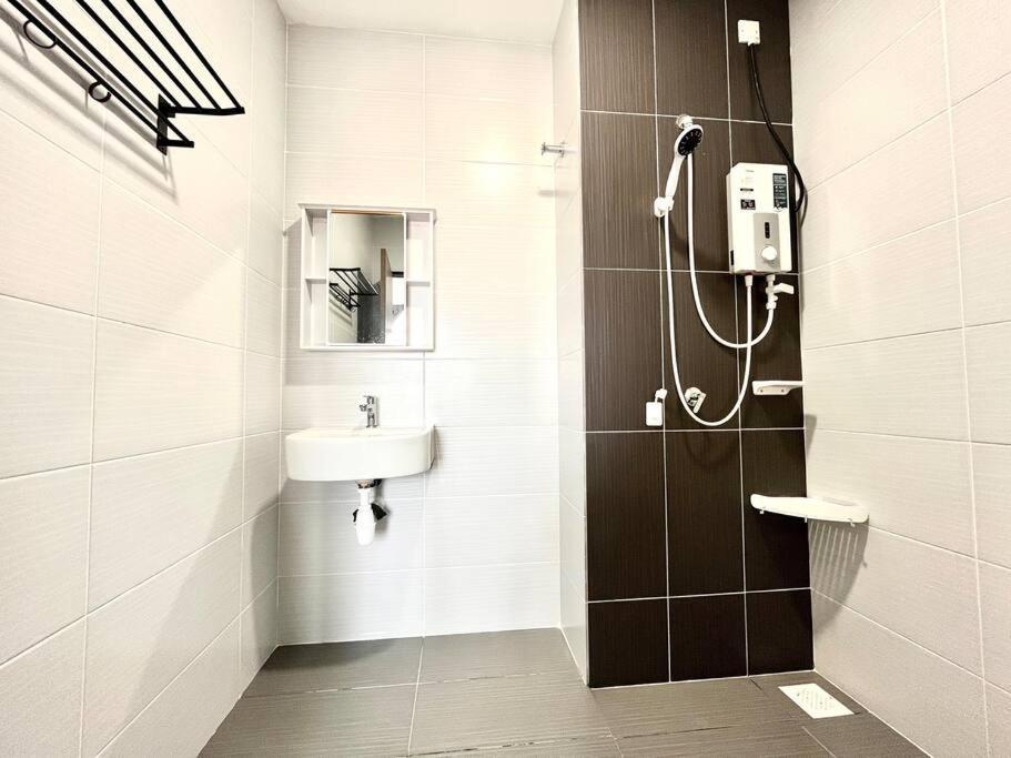 Urban Home-Swimming Pool-City Center Malacca Екстер'єр фото