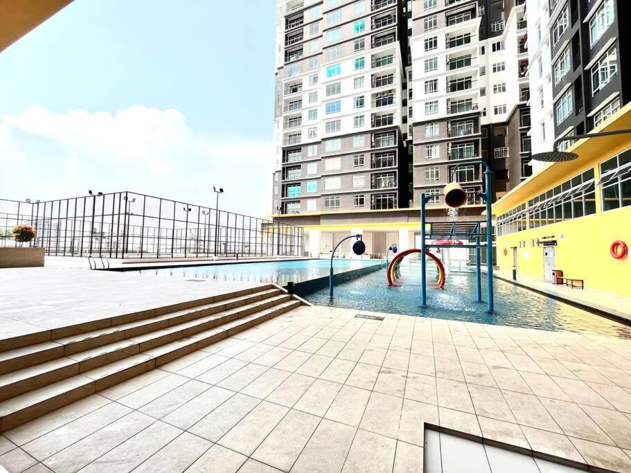 Urban Home-Swimming Pool-City Center Malacca Екстер'єр фото