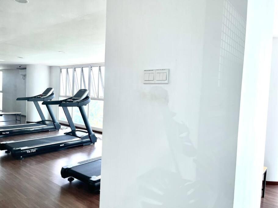 Urban Home-Swimming Pool-City Center Malacca Екстер'єр фото