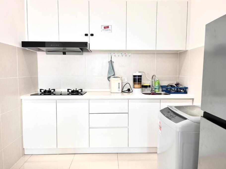 Urban Home-Swimming Pool-City Center Malacca Екстер'єр фото