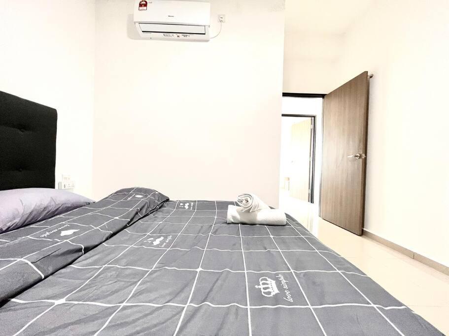 Urban Home-Swimming Pool-City Center Malacca Екстер'єр фото