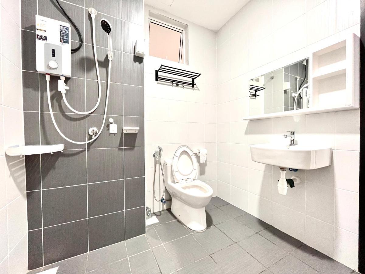 Urban Home-Swimming Pool-City Center Malacca Екстер'єр фото
